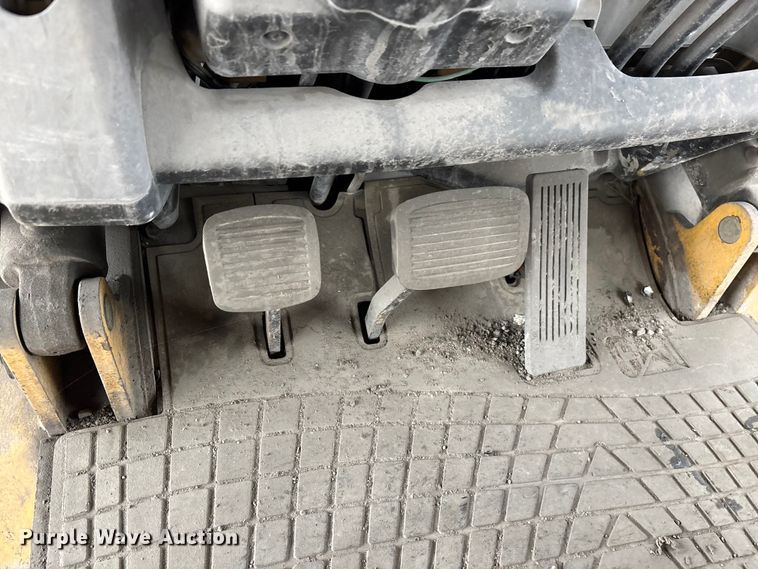 image for item DW7303 Caterpillar GP25K forklift