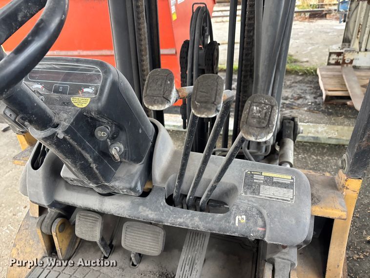 image for item DW7303 Caterpillar GP25K forklift