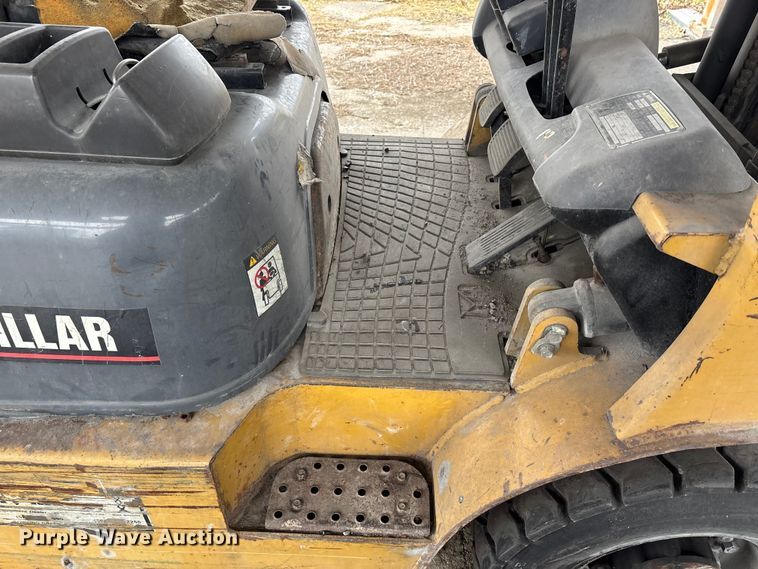 image for item DW7303 Caterpillar GP25K forklift