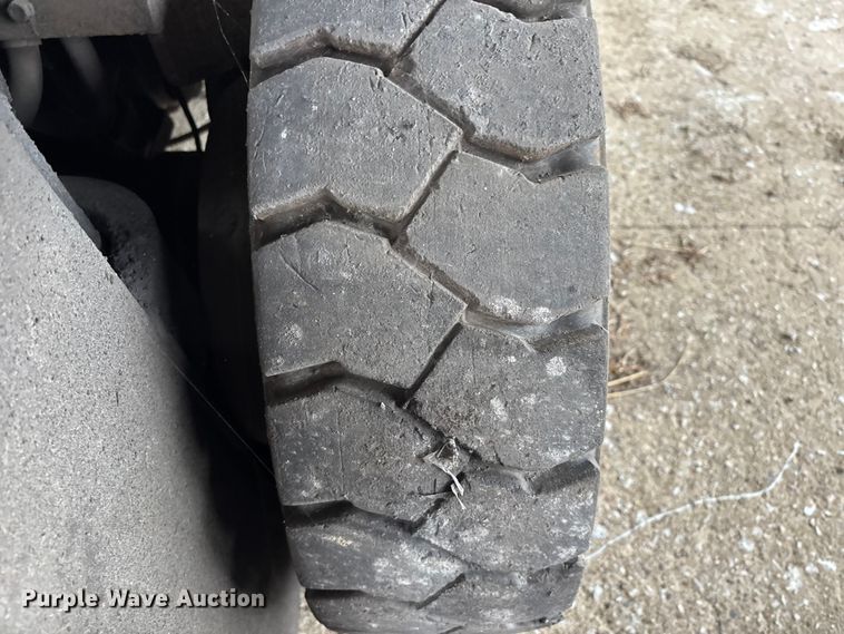 image for item DW7303 Caterpillar GP25K forklift