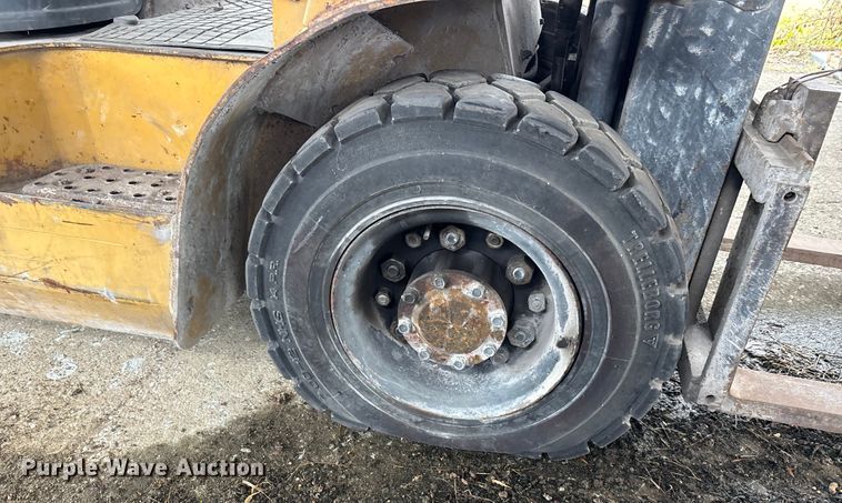 image for item DW7303 Caterpillar GP25K forklift