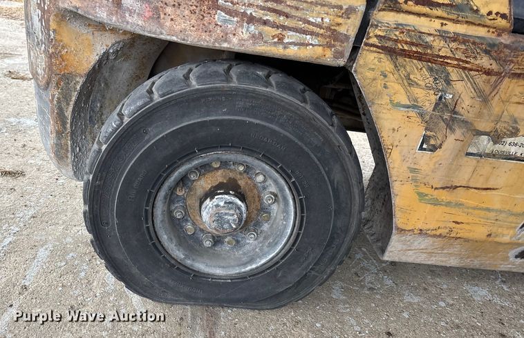 image for item DW7303 Caterpillar GP25K forklift