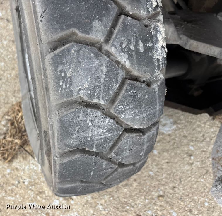 image for item DW7303 Caterpillar GP25K forklift