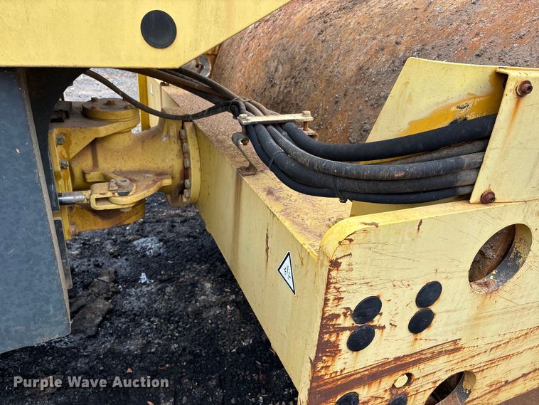 image for item DW7324 2003 Bomag BW 213DH-3 single drum vibratory roller