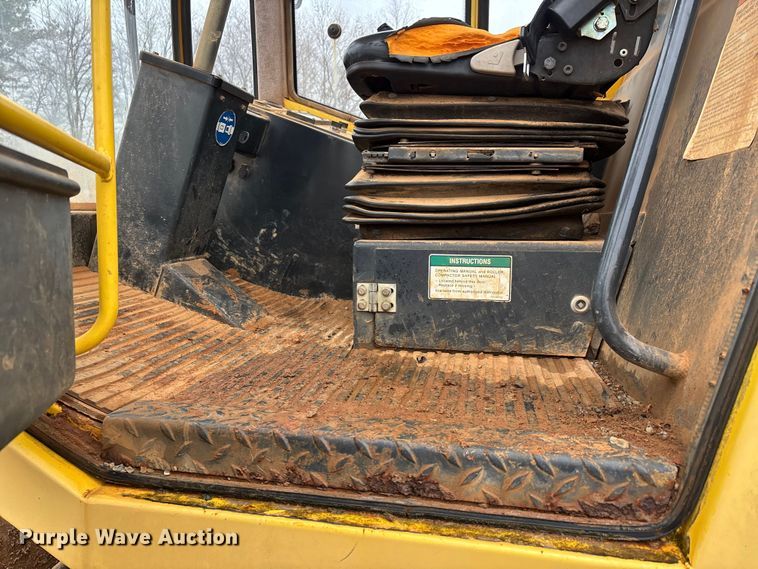 image for item DW7324 2003 Bomag BW 213DH-3 single drum vibratory roller