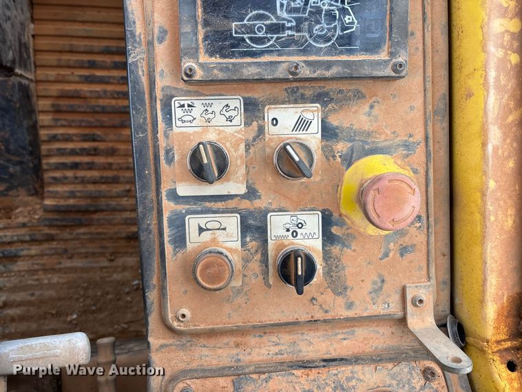 image for item DW7324 2003 Bomag BW 213DH-3 single drum vibratory roller