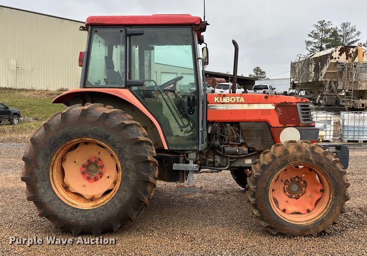 image for item DW7325 Kubota M820 Utility Special MFWD tractor