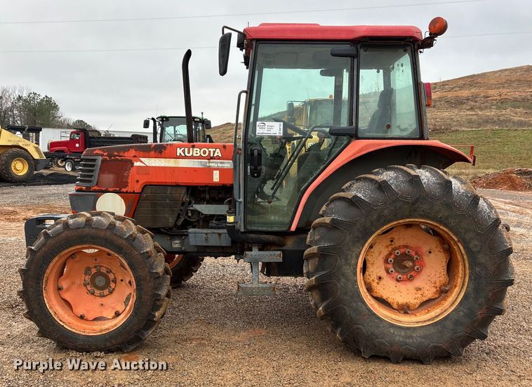 image for item DW7325 Kubota M820 Utility Special MFWD tractor
