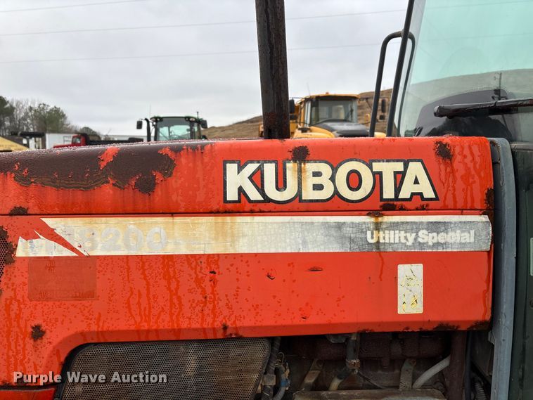 image for item DW7325 Kubota M820 Utility Special MFWD tractor