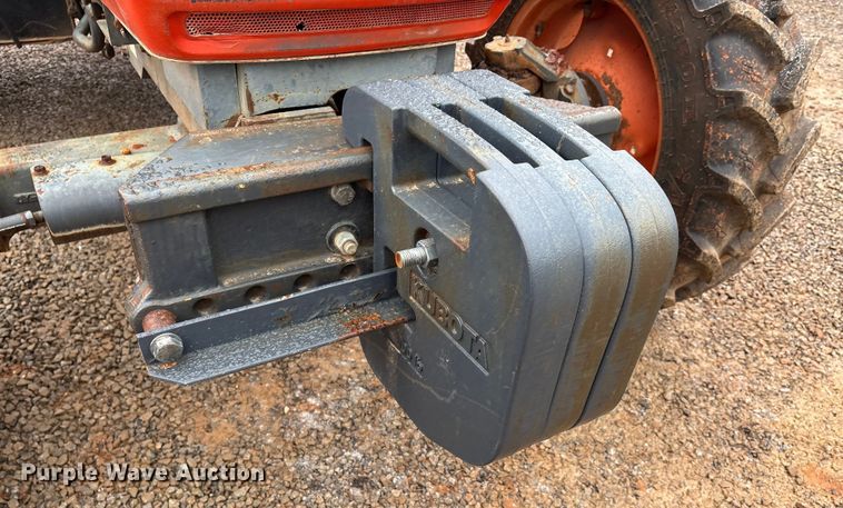 image for item DW7325 Kubota M820 Utility Special MFWD tractor