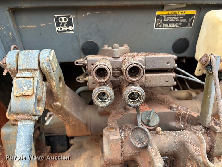 image for item DW7325 Kubota M820 Utility Special MFWD tractor