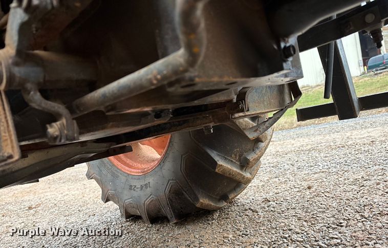 image for item DW7325 Kubota M820 Utility Special MFWD tractor