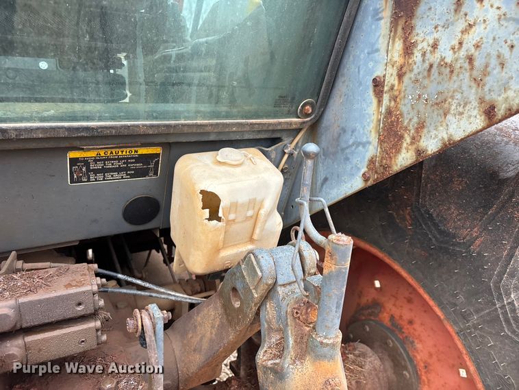 image for item DW7325 Kubota M820 Utility Special MFWD tractor