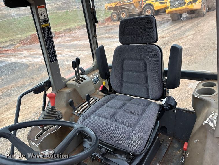 image for item DW7325 Kubota M820 Utility Special MFWD tractor