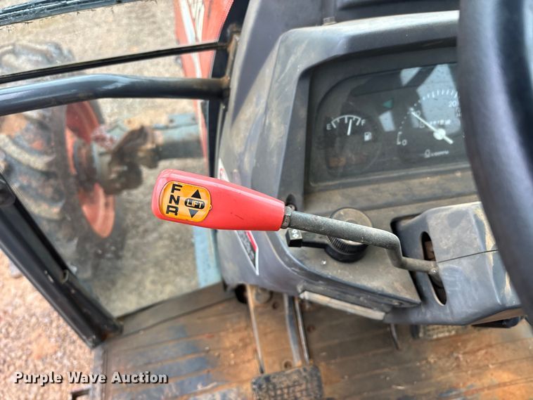 image for item DW7325 Kubota M820 Utility Special MFWD tractor