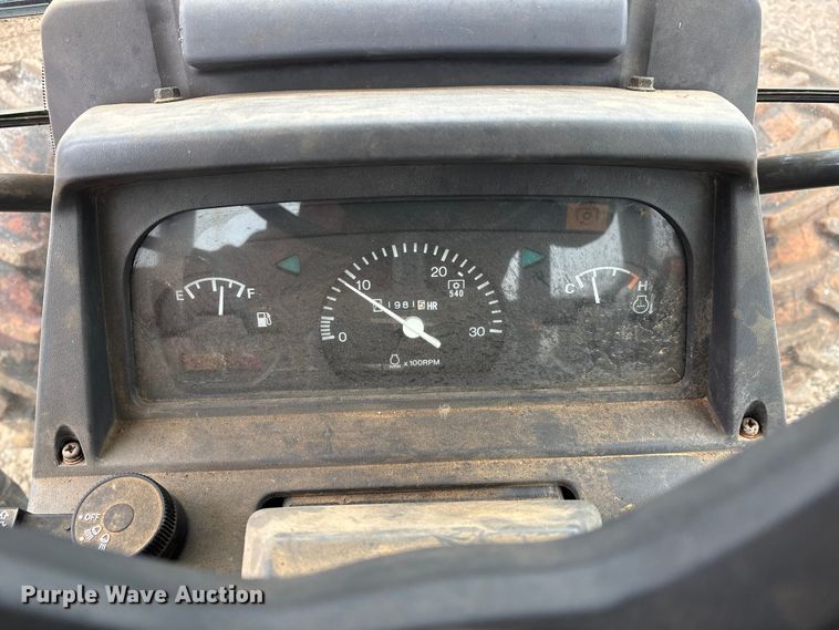 image for item DW7325 Kubota M820 Utility Special MFWD tractor