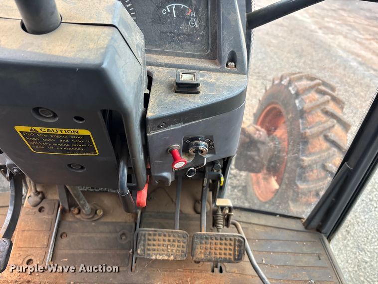 image for item DW7325 Kubota M820 Utility Special MFWD tractor