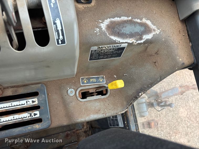 image for item DW7325 Kubota M820 Utility Special MFWD tractor