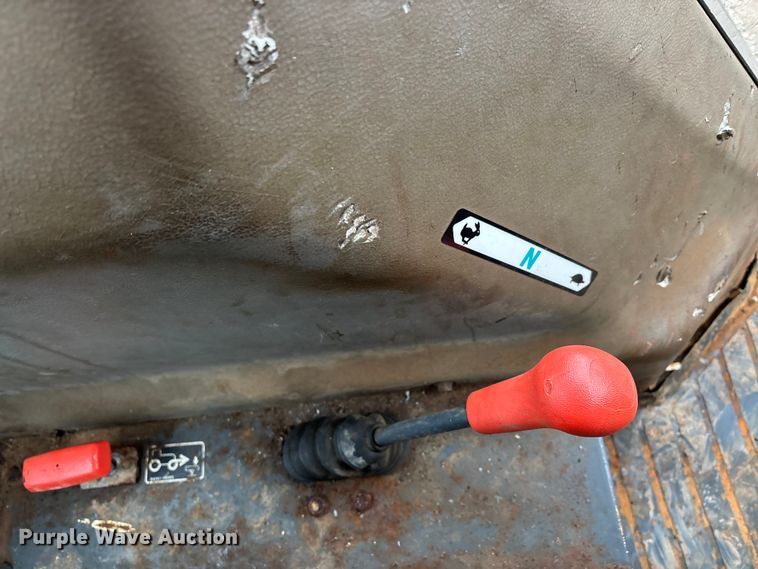 image for item DW7325 Kubota M820 Utility Special MFWD tractor