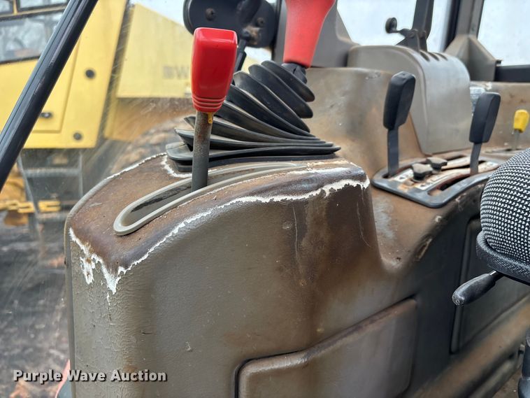 image for item DW7325 Kubota M820 Utility Special MFWD tractor