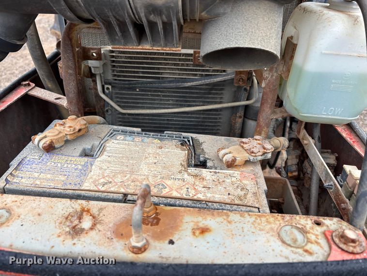 image for item DW7325 Kubota M820 Utility Special MFWD tractor