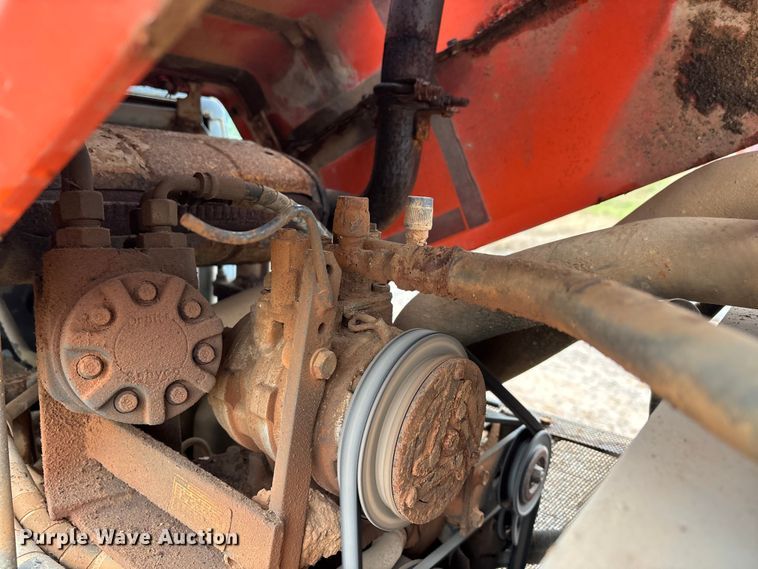 image for item DW7325 Kubota M820 Utility Special MFWD tractor