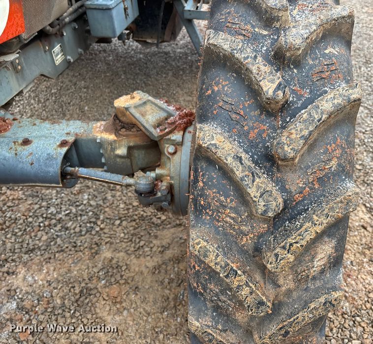 image for item DW7325 Kubota M820 Utility Special MFWD tractor