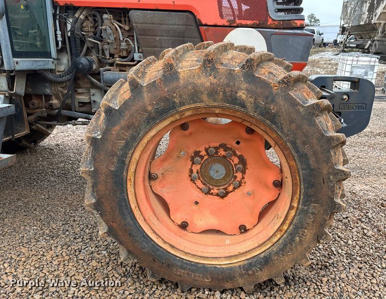 image for item DW7325 Kubota M820 Utility Special MFWD tractor