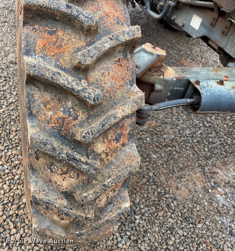 image for item DW7325 Kubota M820 Utility Special MFWD tractor