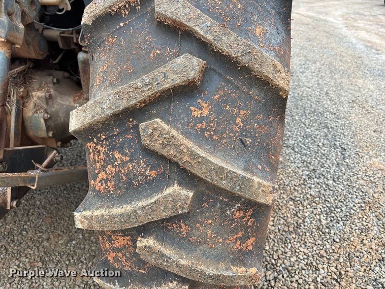 image for item DW7325 Kubota M820 Utility Special MFWD tractor