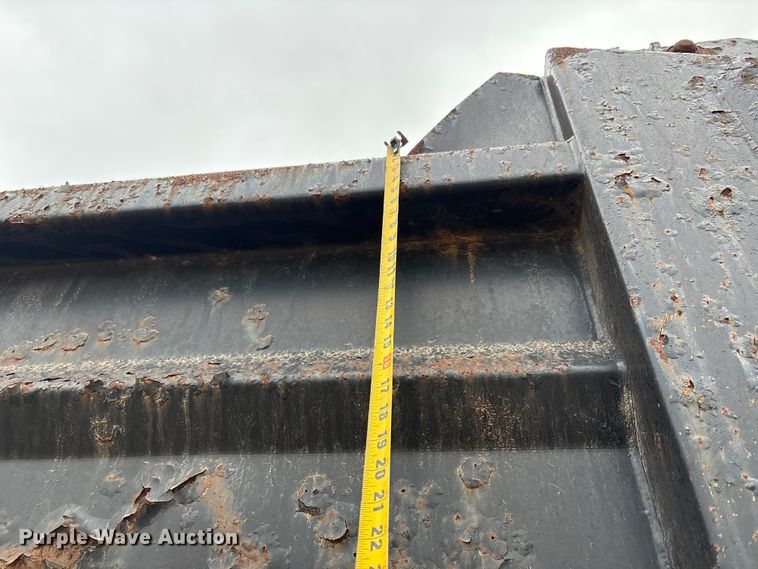 image for item DW7327 1998 Freightliner M917A1 dump truck