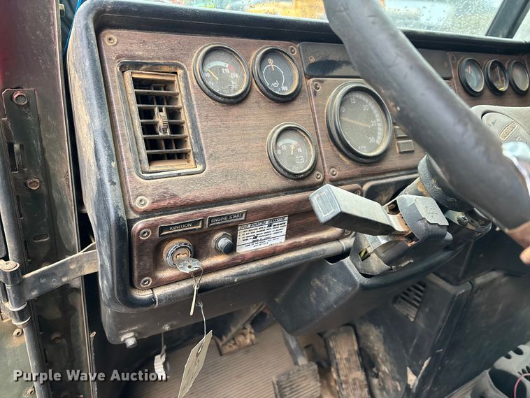 image for item DW7327 1998 Freightliner M917A1 dump truck