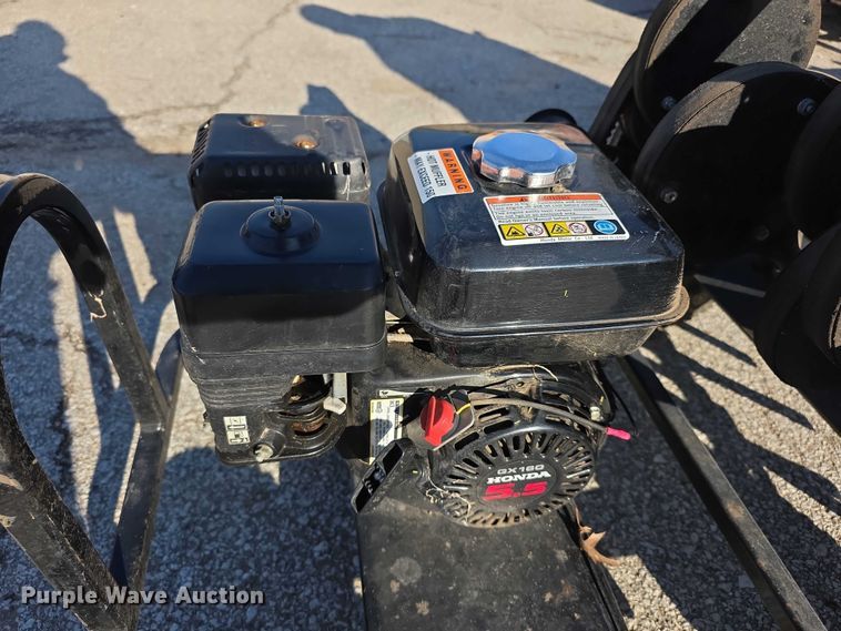 image for item DZ3670 Plugr PL800 core aerator