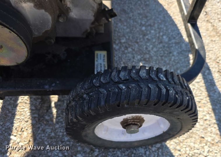 image for item DZ3670 Plugr PL800 core aerator