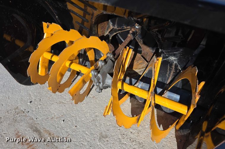 image for item DZ3671 Poland Pro PP1053ES snow blower