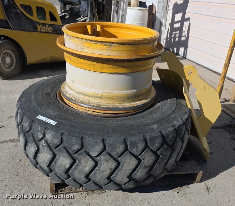 image for item DZ3672 Tire and wheels