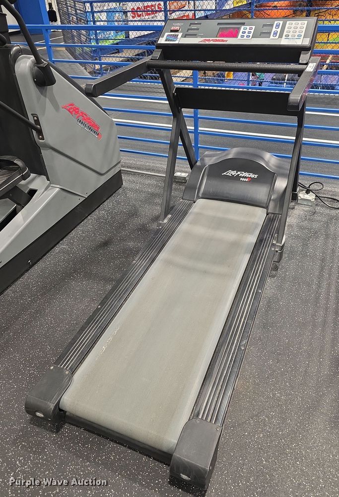 image for item DZ3682 Life Fitness 9000  treadmill