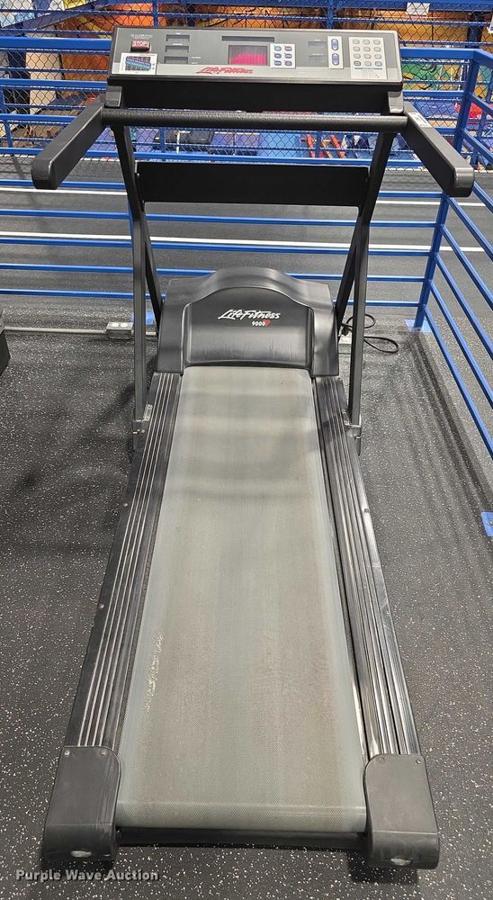 image for item DZ3682 Life Fitness 9000  treadmill