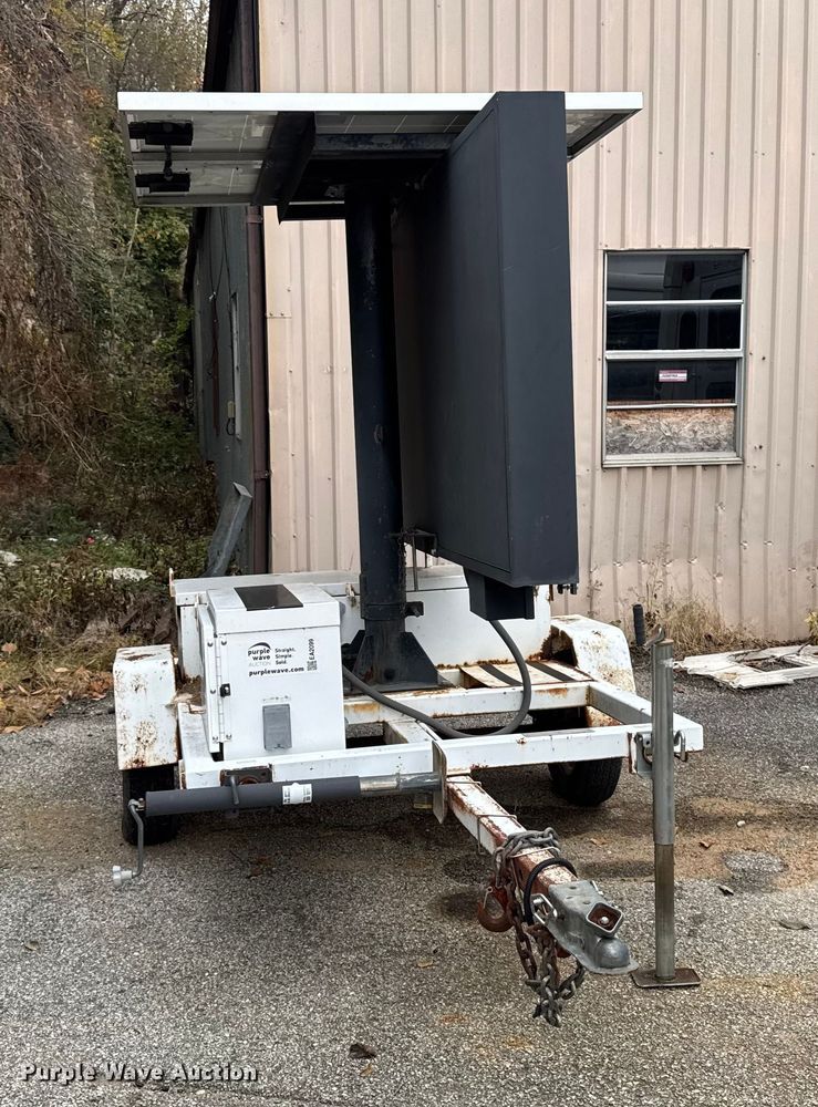 image for item EA2099 2005 American Signal message board trailer