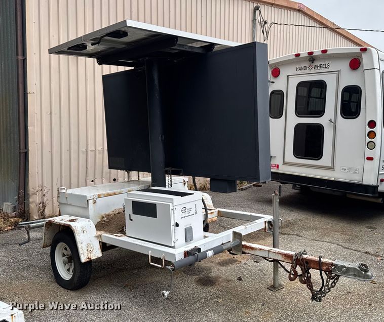 image for item EA2099 2005 American Signal message board trailer