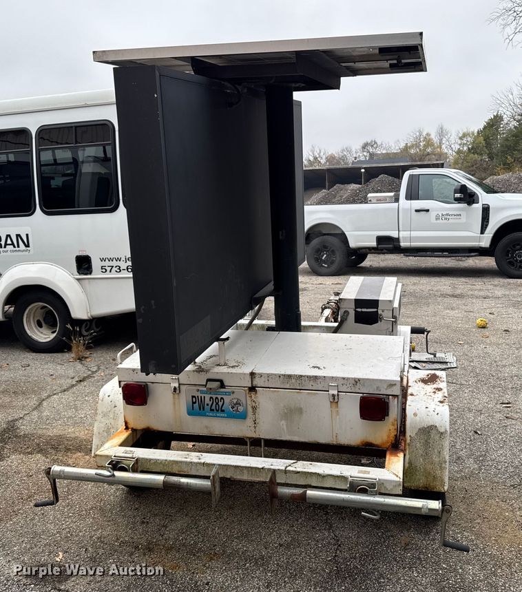 image for item EA2099 2005 American Signal message board trailer