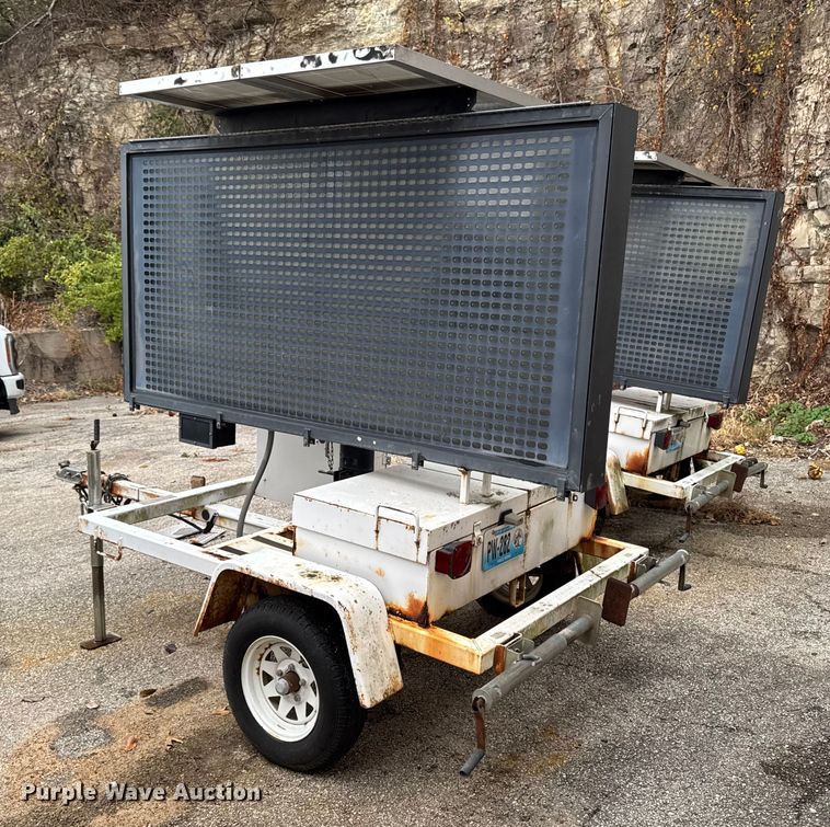 image for item EA2099 2005 American Signal message board trailer