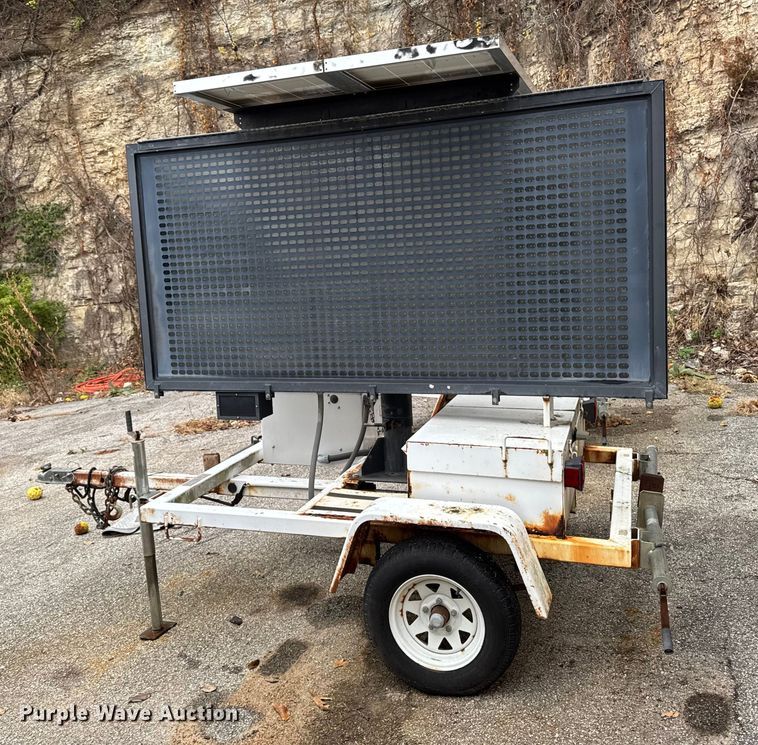 image for item EA2099 2005 American Signal message board trailer