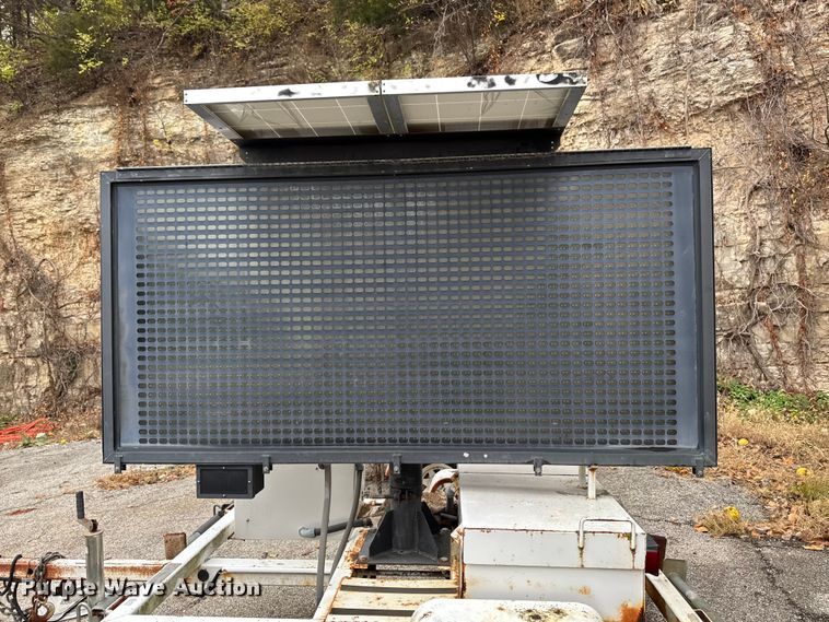 image for item EA2099 2005 American Signal message board trailer