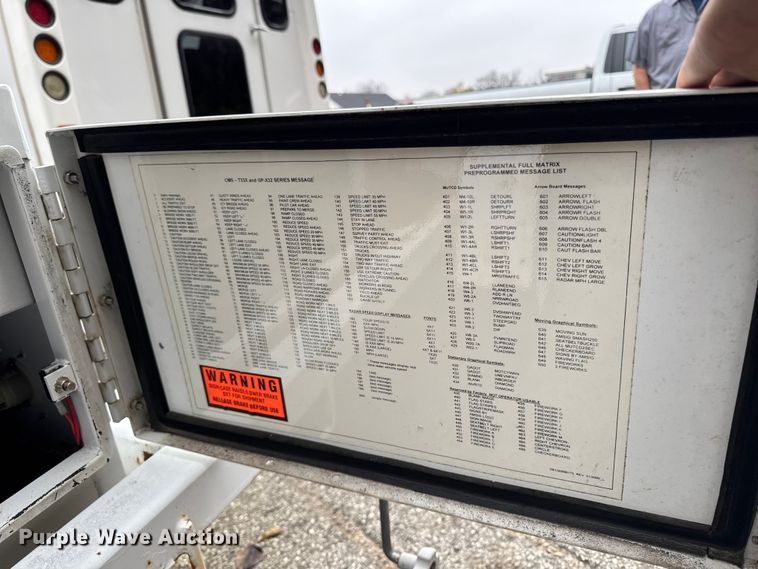 image for item EA2099 2005 American Signal message board trailer