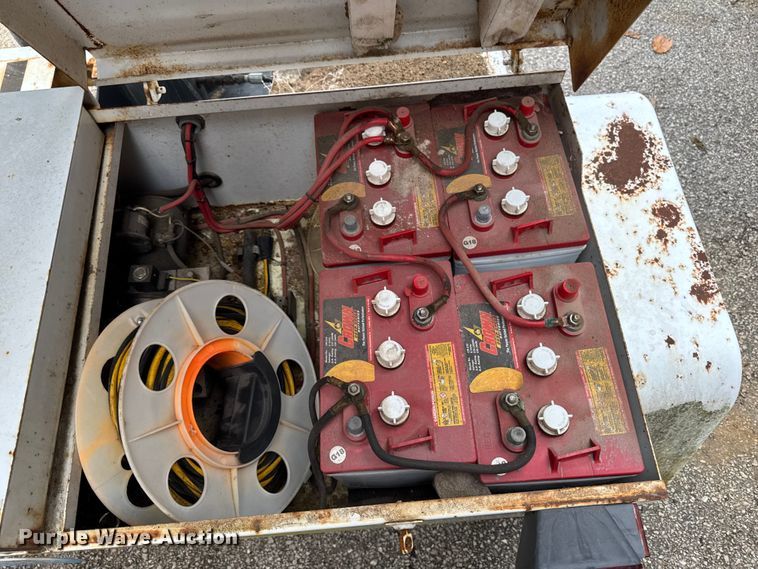 image for item EA2099 2005 American Signal message board trailer