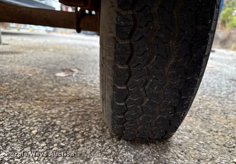 image for item EA2099 2005 American Signal message board trailer