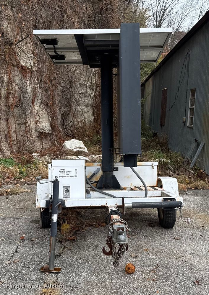 image for item EA2100 2005 American Signal message board trailer