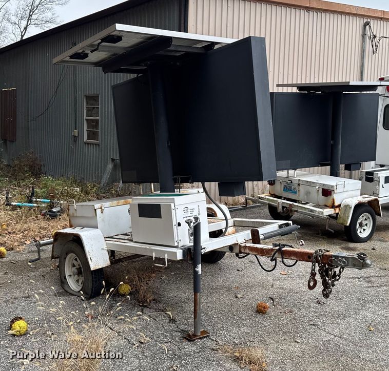 image for item EA2100 2005 American Signal message board trailer