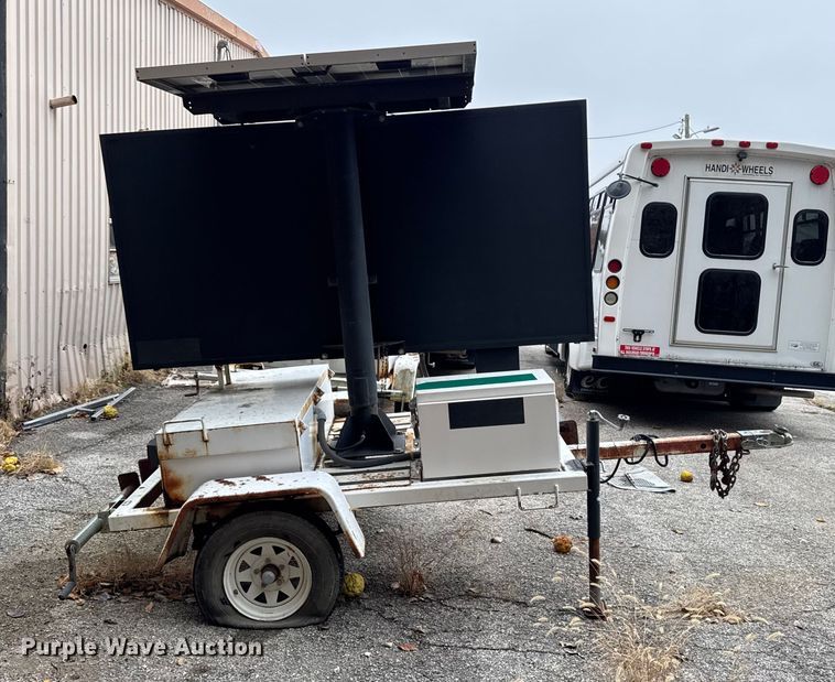 image for item EA2100 2005 American Signal message board trailer